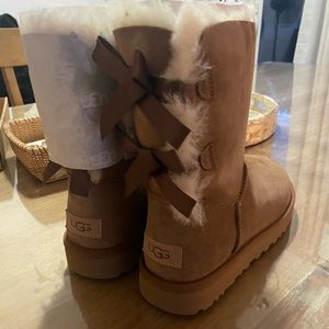 Bailey now Uggs, size 7 never worn. Too big for me
